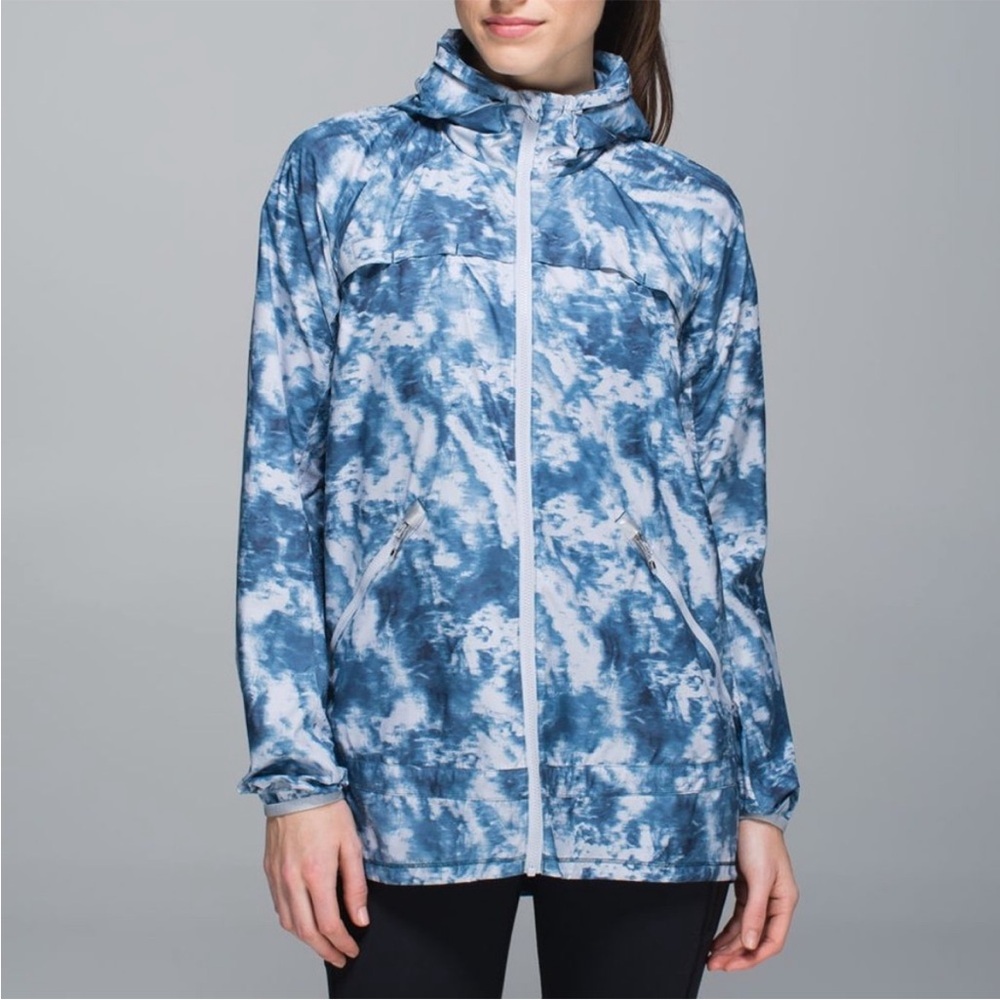 lululemon Miss Misty Jacket size 4 rain resistant
